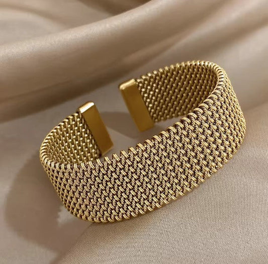 Bracelet Classique Ouvert en Maille Tressée